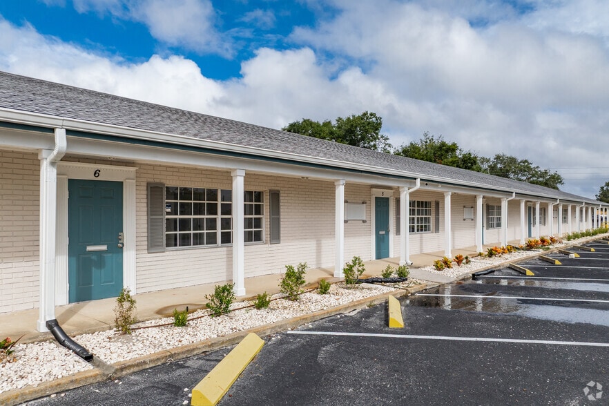 More Photos Of 5622 Marine Pky, New Port Richey Office Residential For Lease