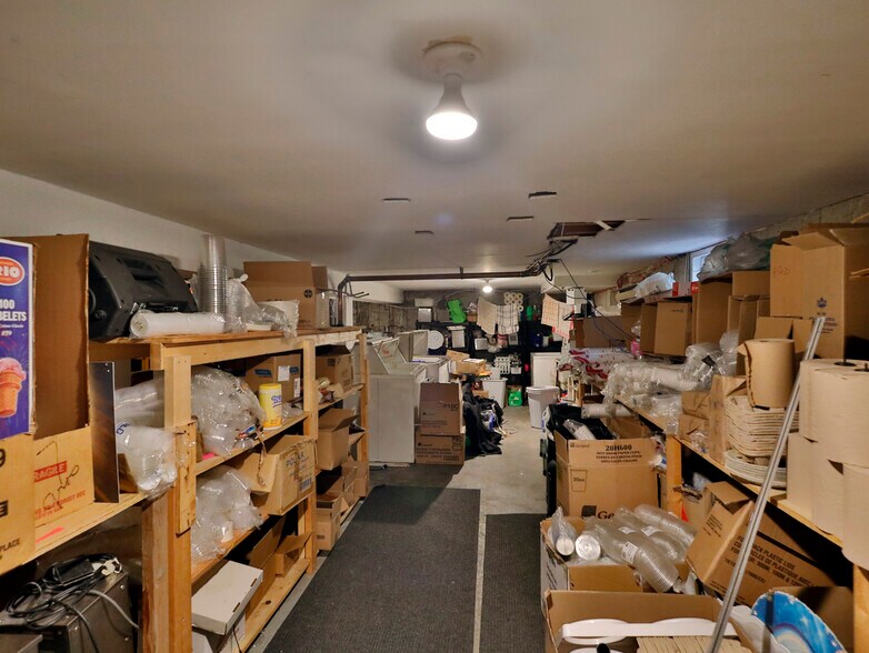 More Photos Of 3385 Boul Dagenais O, Laval General Retail For Sale