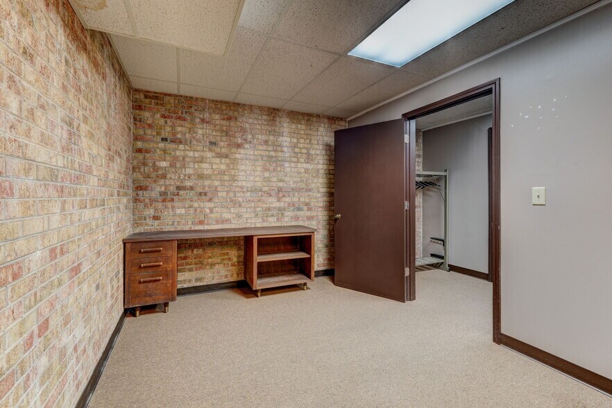 More Photos Of 3311 Burlington Rd, Greensboro Office For Sale