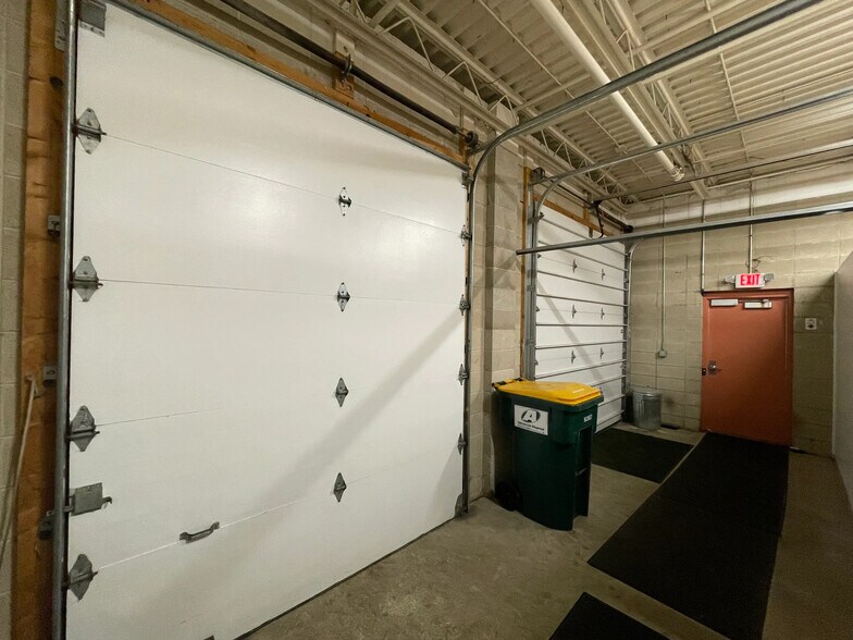 More Photos Of 6400 S Industrial Loop, Greendale Light Manufacturing For Sale