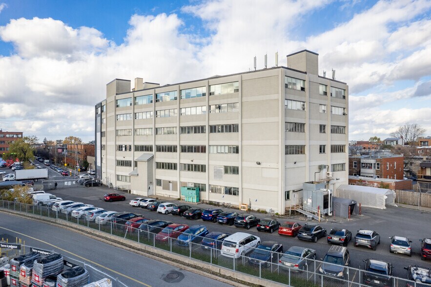 More Photos Of 90 Rue Beaubien O, Montréal Loft Creative Space For Lease