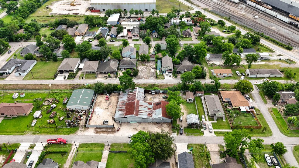 More Photos Of 3416 Sakowitz St, Houston Warehouse For Sale