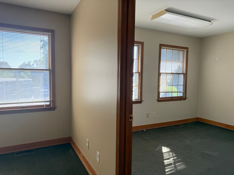 More Photos Of 1012 Medical Ridge Rd, Clinton Medical For Sale