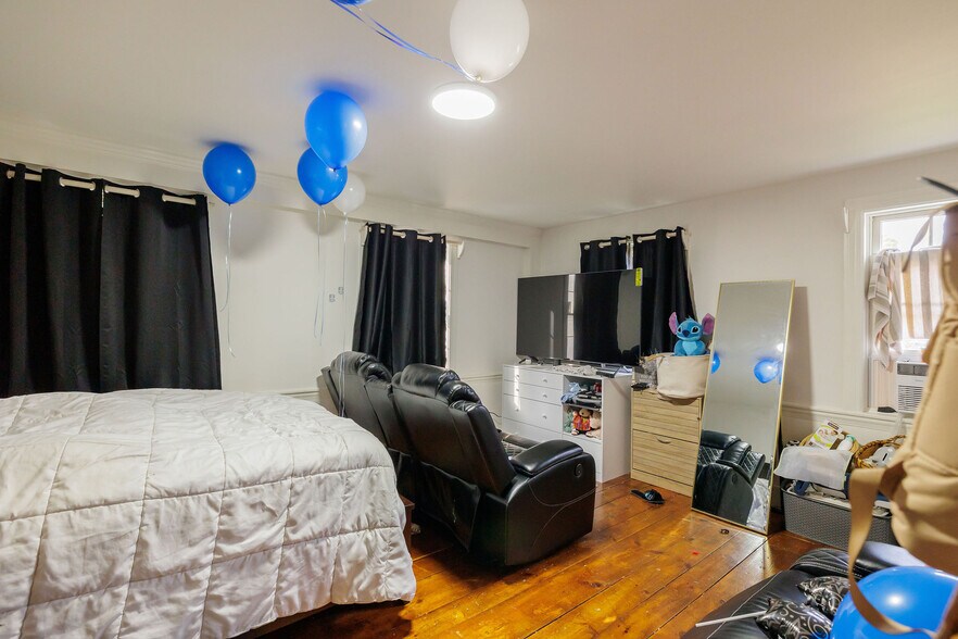 More Photos Of 139 S Main St, Sheffield Freestanding For Sale