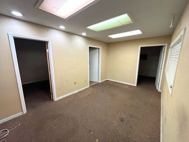 More Photos Of 1208 Peters Rd, Harvey Warehouse For Lease