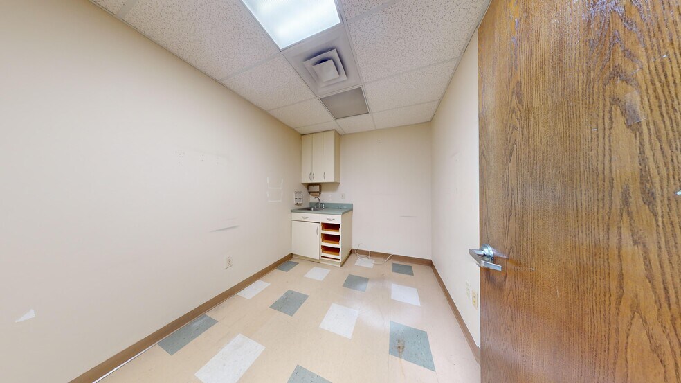 More Photos Of 1725 E 12th St, Brooklyn Medical For Lease