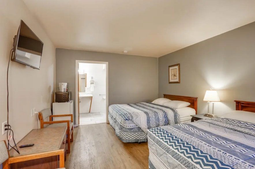 More Photos Of 211 Wisconsin Ave, Wisconsin Dells Hotel For Sale