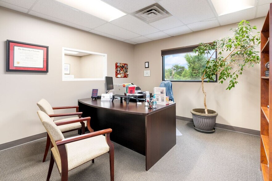 More Photos Of 4209 Shelbyville Rd, Louisville Office For Lease