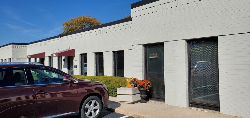 More Photos Of 710 E Ogden Ave, Naperville Office For Lease