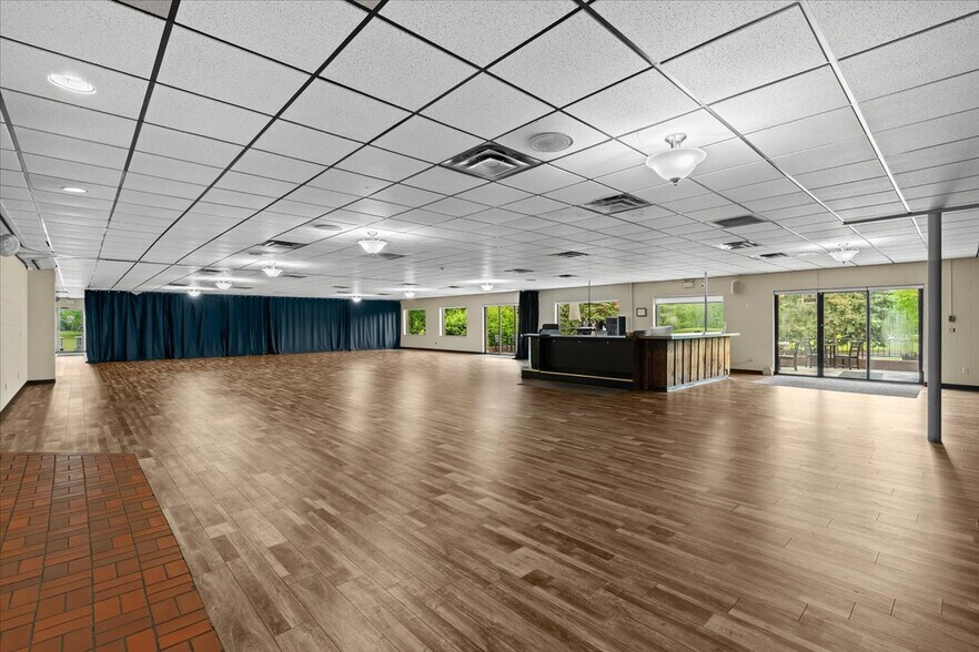 More Photos Of 9512 E Lippincott Blvd, Davison Golf Course Driving Range For Sale