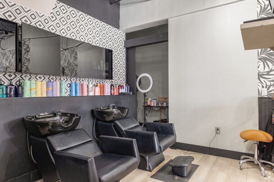 More Photos Of 3313 NE 32nd St, Fort Lauderdale General Retail For Sale