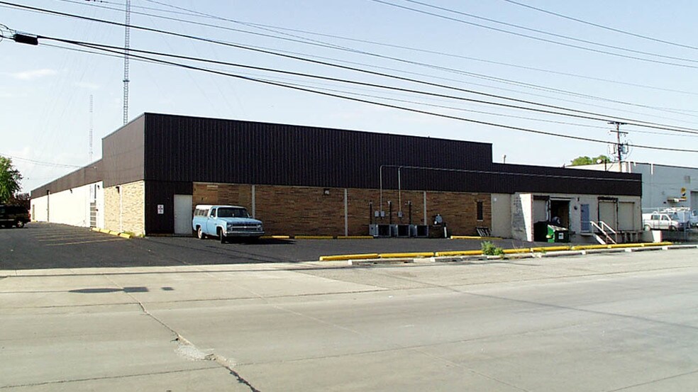More Photos Of 12701 Northend Ave, Oak Park Warehouse For Lease
