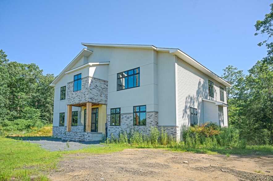 More Photos Of 451 Cross St, Lakewood Office For Sale