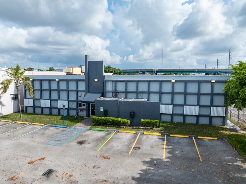 More Photos Of 601 W 20th St, Hialeah Warehouse For Sale