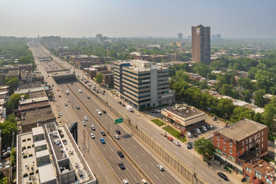 More Photos Of 5160 Boul Décarie, Montréal Office For Sale