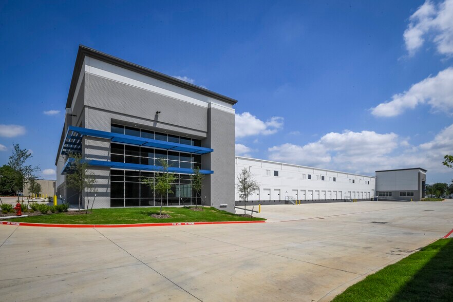 More Photos Of 901 E Avenue K, Grand Prairie Unknown For Lease