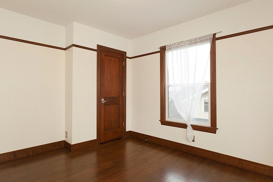 More Photos Of 6710 Greenwood Ave N, Seattle Apartments For Sale