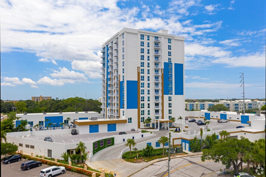 Primary Photo Of 1100 Cleveland St, Clearwater Apartments For Lease