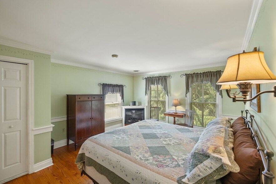 More Photos Of 40 Hospital Rd, Gettysburg Hotel For Sale