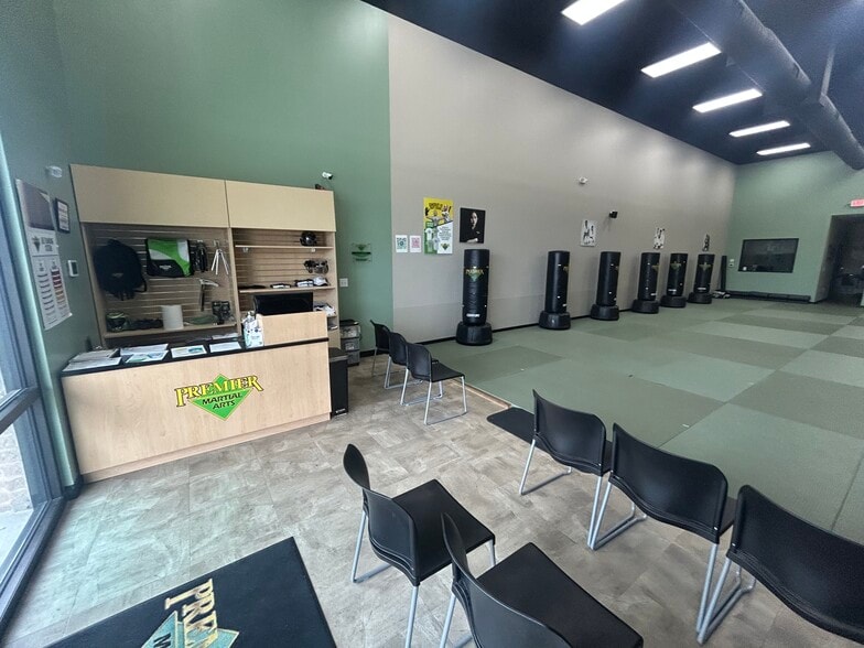 More Photos Of 8035 Highway 6, Missouri City Storefront Retail Office For Lease