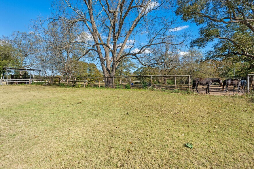 More Photos Of 607 Butts Mill Rd, Pine Mountain General Retail For Sale