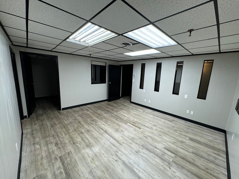 More Photos Of 300 Winona St, Knoxville Distribution For Lease