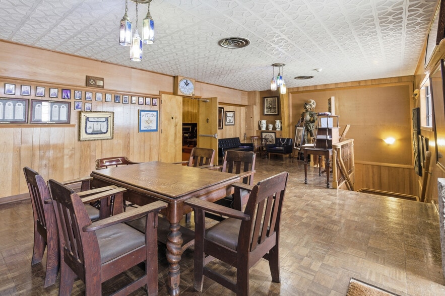 More Photos Of 81 Sprague St, Portsmouth Specialty For Sale