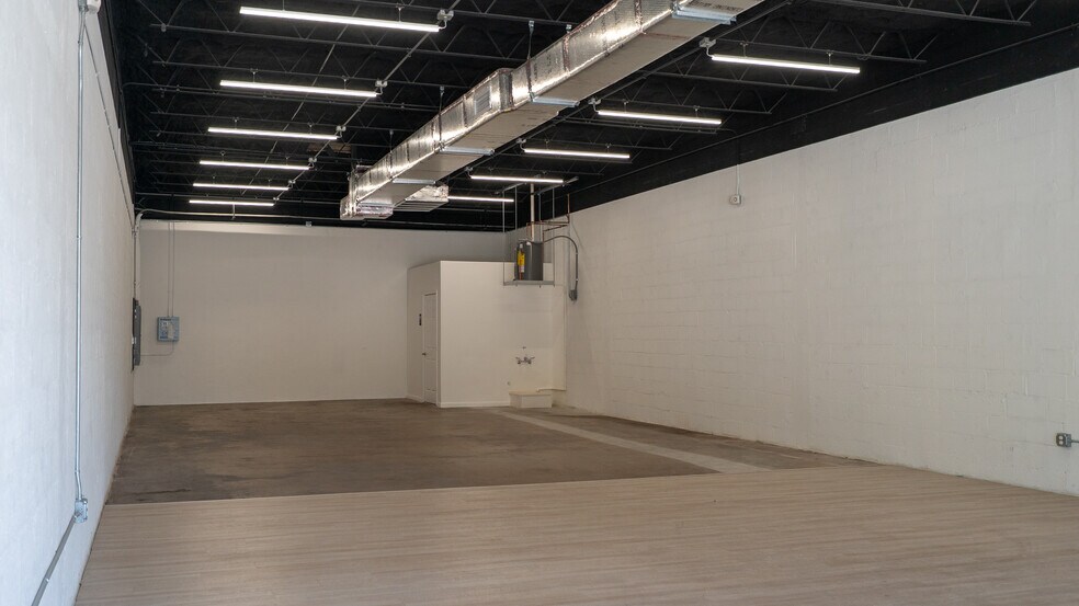 More Photos Of 320 NE 61st St, Miami Storefront Retail Office For Lease