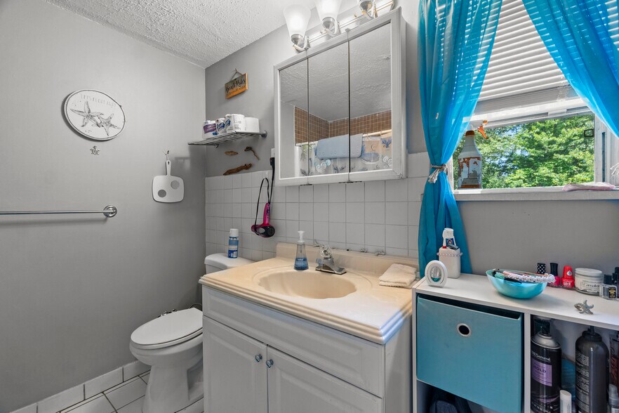 More Photos Of 162-164 Coe Ave, East Haven Apartments For Sale