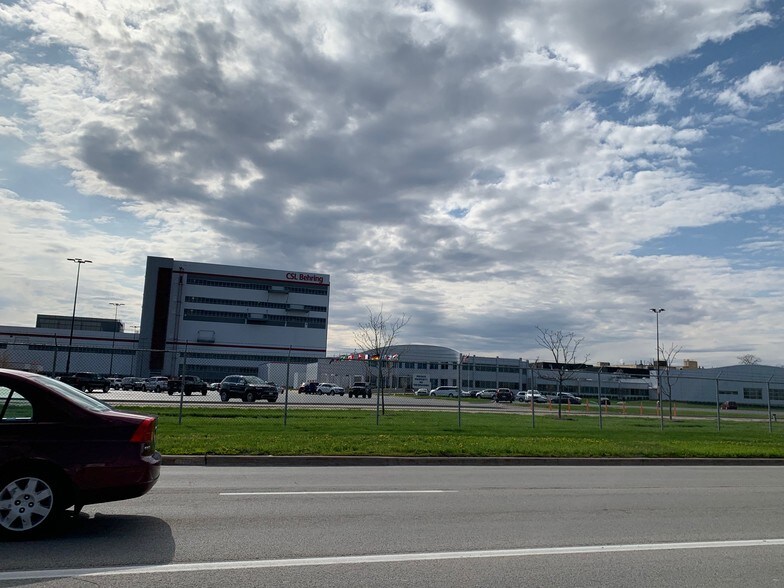 More Photos Of 840 N Kinzie Ave, Bradley Storefront For Sale