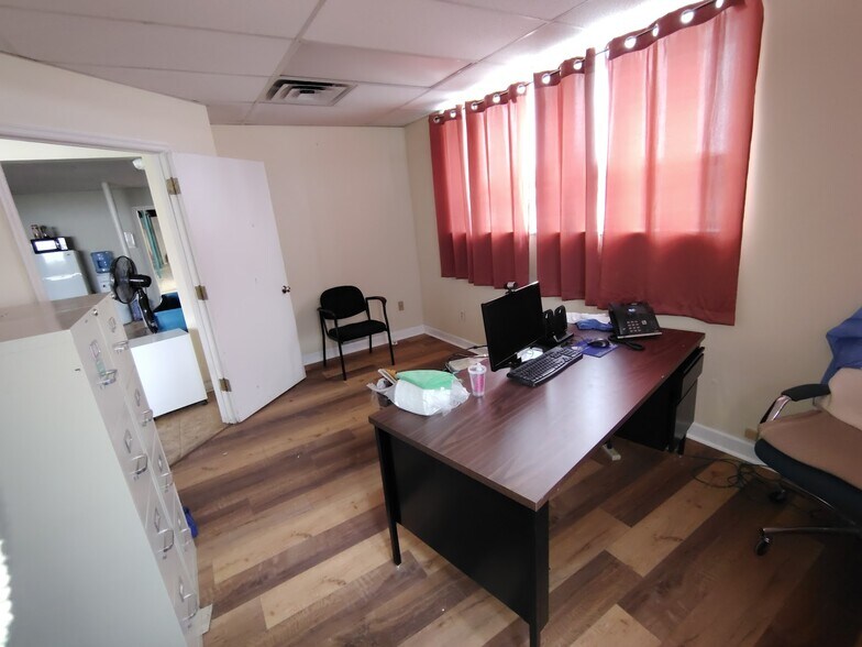 More Photos Of 132 Railroad Ave, Albany Light Distribution For Lease