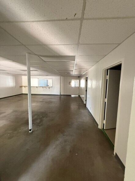 More Photos Of 2700 W Burbank Blvd, Burbank Storefront For Lease