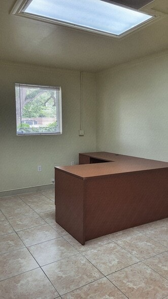 More Photos Of 2125 Victoria Ave, Fort Myers Office For Sale