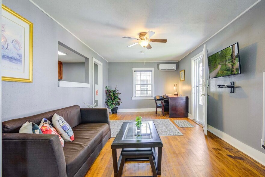 More Photos Of 1502 Market St, Galveston Hospitality For Sale