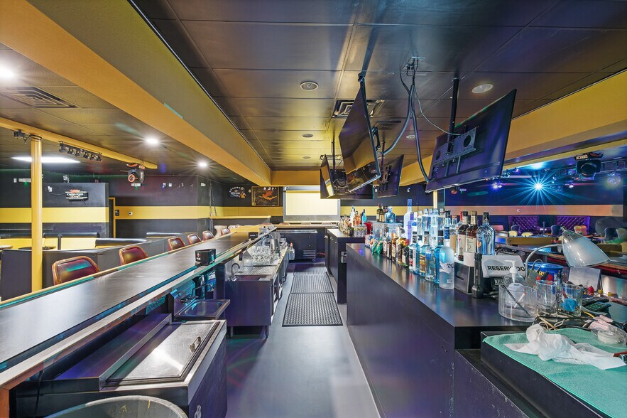 More Photos Of 4465 E Sahara Ave, Las Vegas Bar For Sale