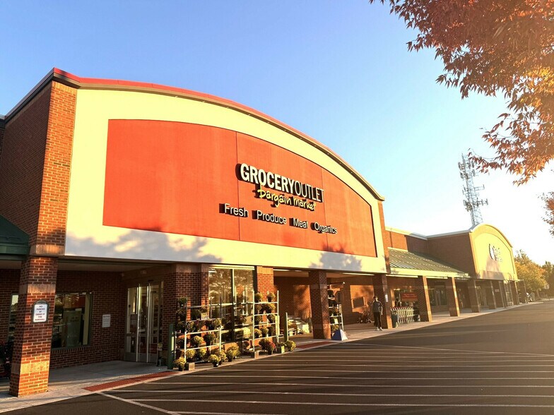 More Photos Of 2395 York Rd, Jamison Storefront For Lease