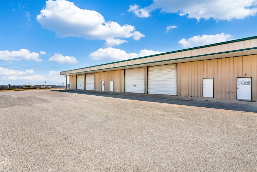More Photos Of 125 M and M Ranch Rd, Granbury Warehouse For Lease