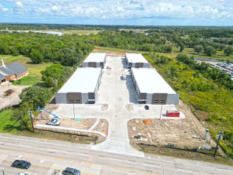 More Photos Of 5279 N Main St, Baytown Unknown For Lease