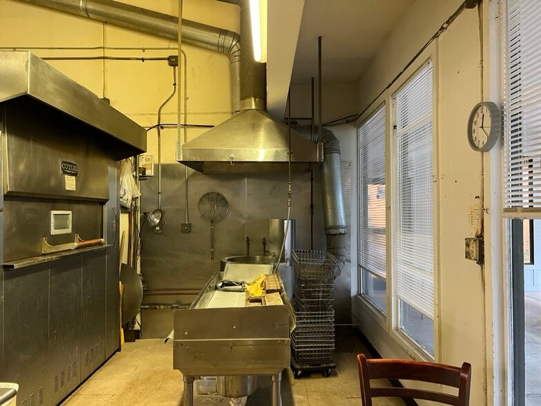 More Photos Of 2441 NW 43rd St, Gainesville Storefront For Sale