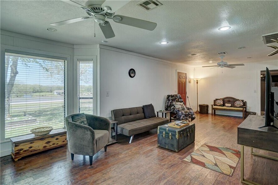 More Photos Of 980576 S Highway 99, Prague Warehouse For Sale