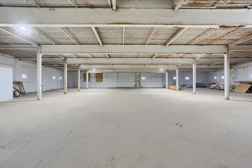 More Photos Of 468 E Washington St, New Castle Manufacturing For Lease