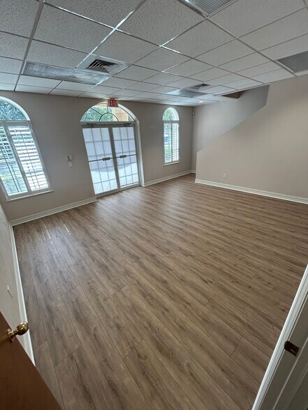 More Photos Of 4707 Enterprise Ave, Naples Loft Creative Space For Lease