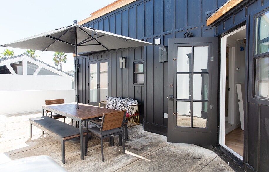More Photos Of 511 E Balboa Blvd, Newport Beach Storefront Retail Residential For Sale