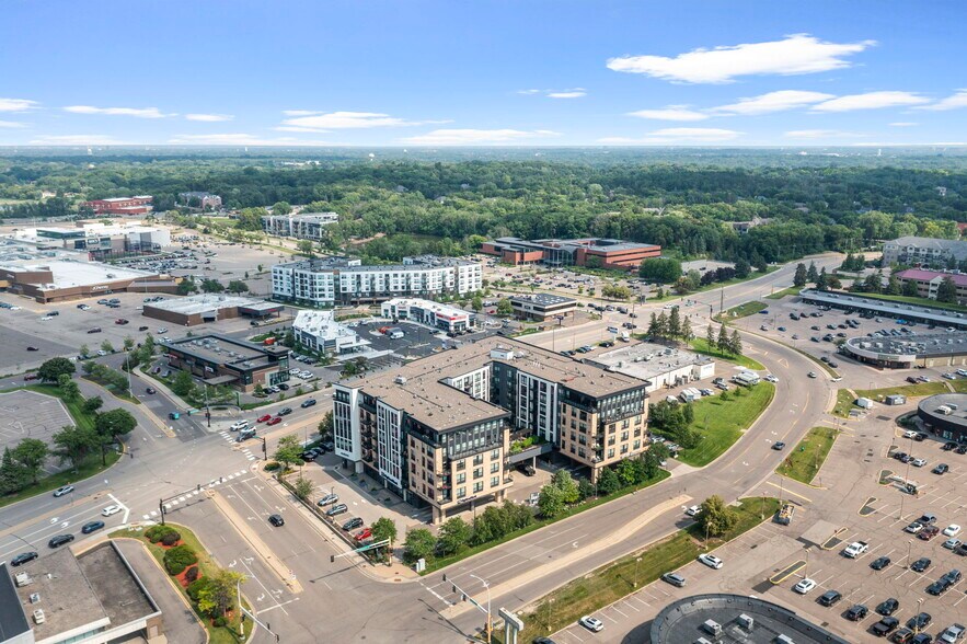 More Photos Of 1700 Plymouth Rd, Minnetonka Apartments For Lease