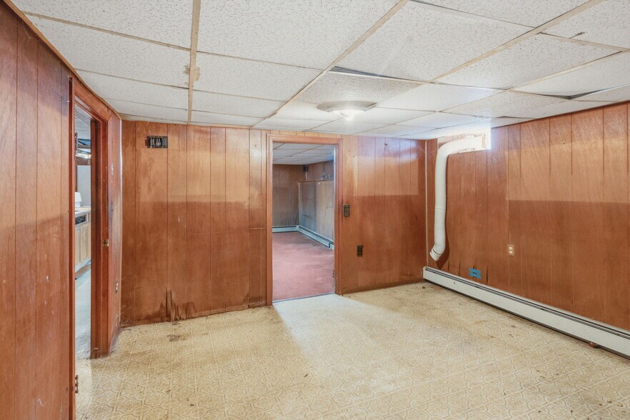 More Photos Of 400 Thames St, Bristol Multifamily For Sale