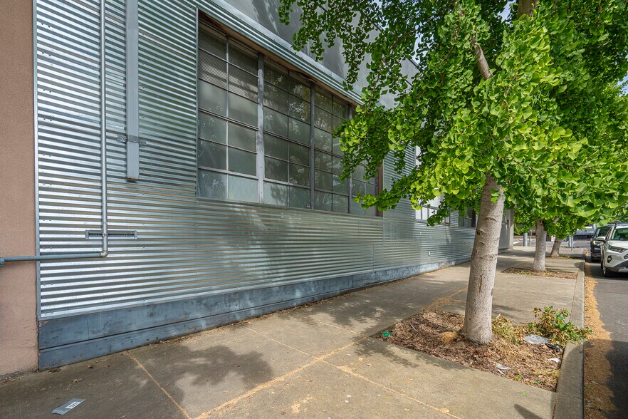 More Photos Of 1714 Broadway St, Vancouver Auto Repair For Sale