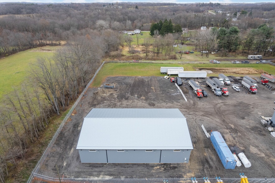 More Photos Of 204 Trump Ave NE, East Canton Flex For Lease