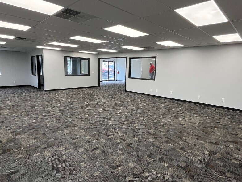 More Photos Of 1401 Fotler St, Springfield Warehouse For Lease