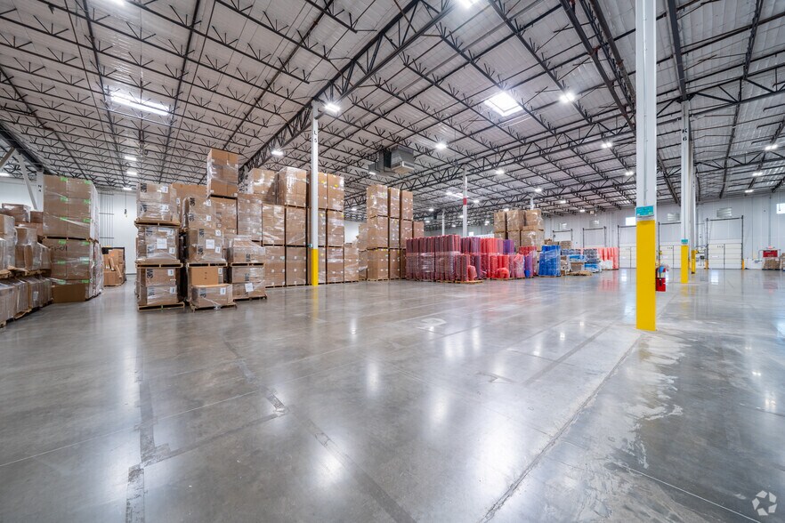 More Photos Of 12900 W Airport Blvd, Sugar Land Distribution For Lease