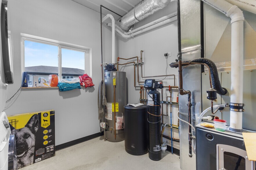 More Photos Of 390 Progress Dr, Cottage Grove Veterinarian Kennel For Sale
